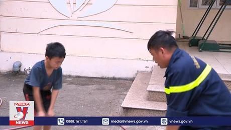 Nỗ lực phổ cập bơi cho học sinh