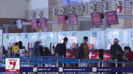 Hành khách tăng đột biến sân bay Nội Bài quá tải