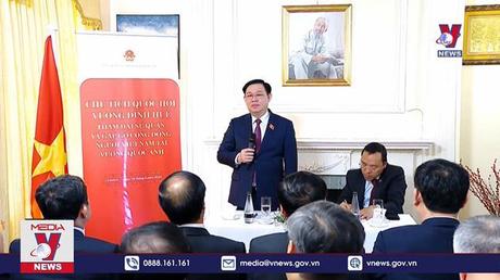 Chủ tịch Quốc hội gặp gỡ cộng đồng người Việt tại Anh