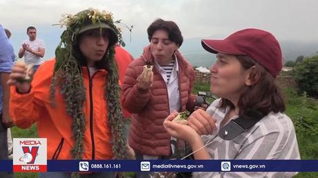 Rực rỡ lễ hội hoa cỏ mùa hạ ở Armenia