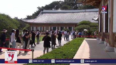 Hàn Quốc cho phép tham quan Nhà Xanh vào buổi tối