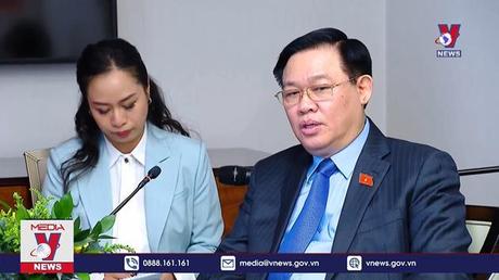 Chủ tịch Quốc hội tiếp Bộ trưởng Thương mại Anh 