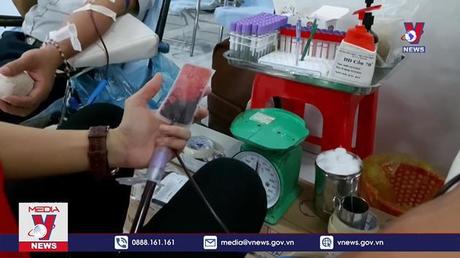 Hàng trăm người tham gia ngày hội “Sắc đỏ Tây Đô” 