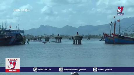 Tổ chức bắn pháo hiệu cho tàu thuyền tránh bão