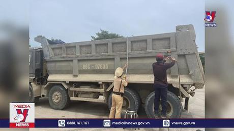 Gần 4.000 xe tải phải cắt thùng trong 10 ngày đầu cao điểm