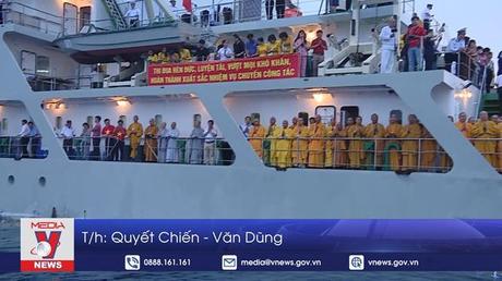 Kết thúc chuyến thăm, tặng quà quân, dân trên quần đảo Trường Sa