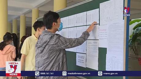 Thí sinh đeo khẩu trang trong phòng thi tốt nghiệp THPT 