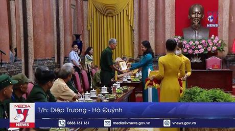 Phó Chủ tịch nước gặp mặt Người có công tỉnh Bắc Kạn