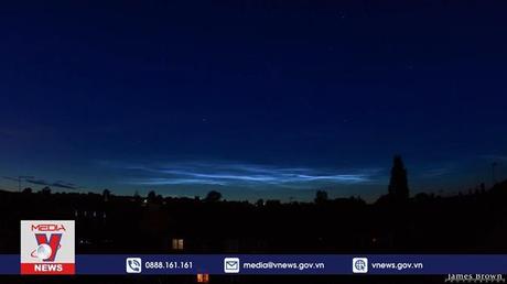 Nhiều đám mây dạ quang xuất hiện ở Mỹ và Canada 