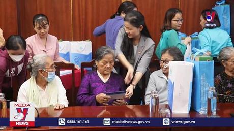 Thăm Mẹ Việt Nam anh hùng, gia đình người có công tại Long An