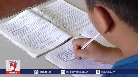 Ước mơ thành bộ đội của cậu bé người Mông