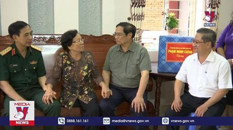  Thủ tướng thăm, tặng quà gia đình chính sách tại Cần Thơ 