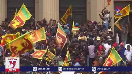 Người biểu tình phóng hỏa dinh thự của Thủ tướng Sri Lanka