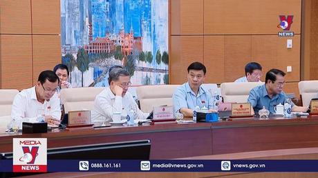 Khai mạc phiên họp thứ 13 của Ủy ban Thường vụ Quốc hội 