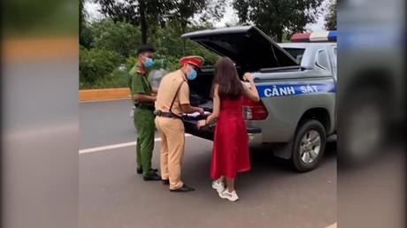 Xử lý nữ tài xế nghi say xỉn gây tai nạn rồi bỏ chạy