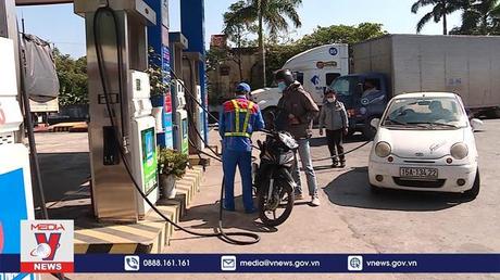 Giá xăng giảm mạnh