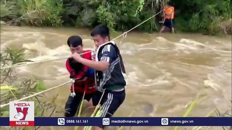 Khen thưởng Công an thành phố Đà Nẵng cứu 6 người bị mắc kẹt do lũ