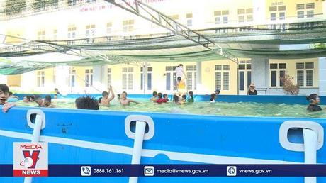 Hiệu quả từ những mô hình dạy bơi miễn phí cho trẻ dịp hè