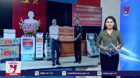 Quân uỷ Trung ương tặng quà người có công tại Thái Nguyên