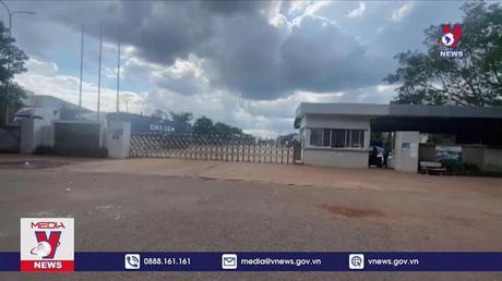 Xếp hàng lên xe nâng, 2 nữ công nhân bị hàng hoá đổ đè thương vong