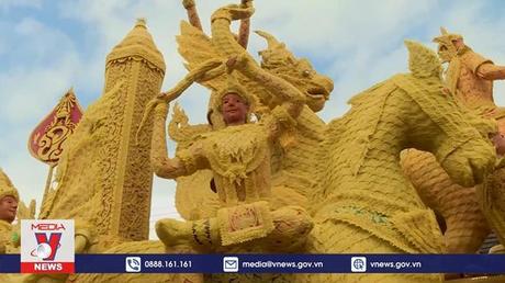 Hòa mình vào lễ hội nến sáp truyền thống của Thái Lan