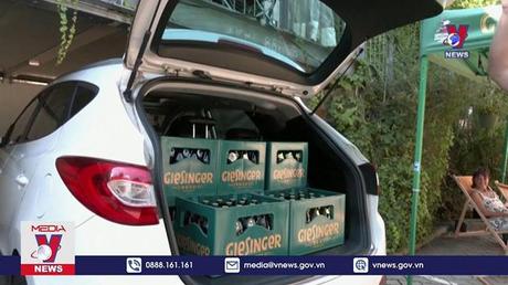 Đổi dầu lấy… bia