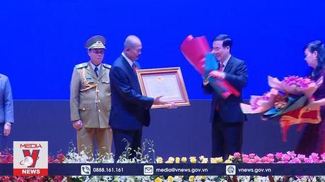 Trao Huân chương cao quý tặng Lãnh đạo cấp cao Đảng, Nhà nước Lào