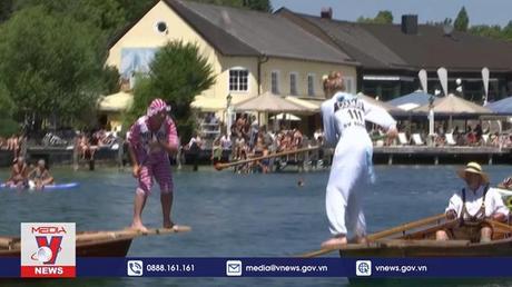 Độc đáo cuộc thi đấu gậy trên sông tại Đức
