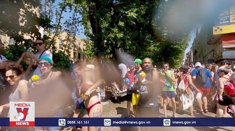 Tây Ban Nha “giải nhiệt” bằng lễ hội đấu nước