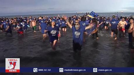 Ngày hội tắm nước lạnh tại Chile