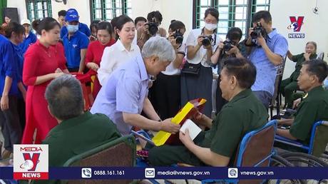 Thăm, tặng quà thương, bệnh binh tại Hà Nam