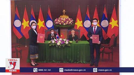 Triển lãm ảnh “Tình hữu nghị Lào - Việt Nam đời đời bền vững”