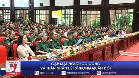 Gặp mặt người có công và thân nhân liệt sĩ trong quân đội