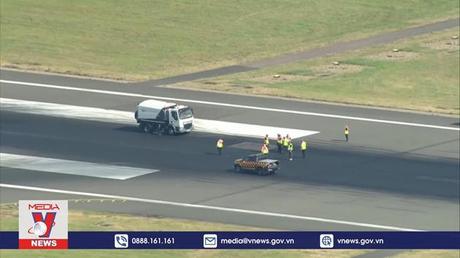 Đường băng ở Anh nóng chảy do nhiệt độ cao 