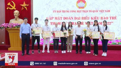 Gặp mặt đại biểu tham dự 