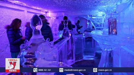 Giải nhiệt trong quán bar làm từ băng