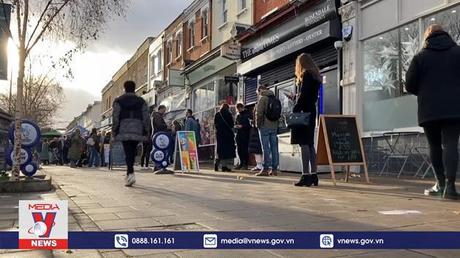 WHO khuyến cáo người châu Âu đeo khẩu trang trở lại