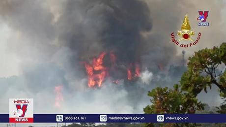 Italy ban bố cảnh báo đỏ tại 16 thành phố