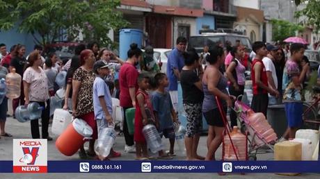 Người dân Mexico thiếu điện nước trong nắng nóng