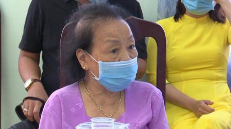 Ban Kinh tế Trung ương thăm, tặng quà người có công tỉnh Quảng Ngãi