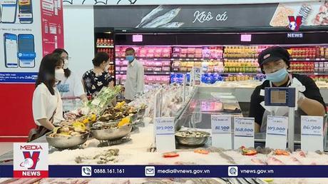 Bình ổn thị trường khi xăng dầu giảm giá