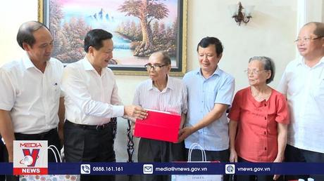 Thăm và tặng quà người có công tỉnh Thừa Thiên – Huế