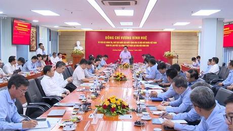 Chủ tịch Quốc hội làm việc tại Công ty cổ phần lọc hoá dầu Bình Sơn