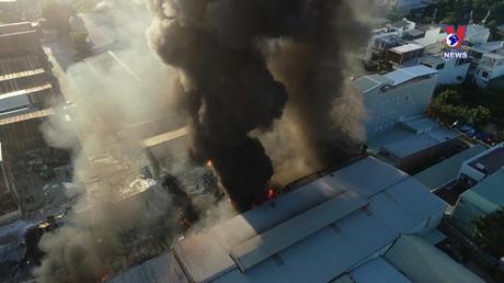 Khống chế vụ cháy lớn các kho hàng tại Đà Nẵng