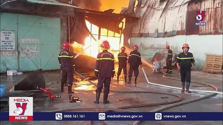 Cháy kho hàng tại Đà Nẵng
