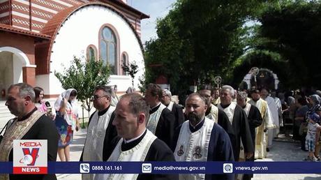 Người Romania cầu mưa giải hạn