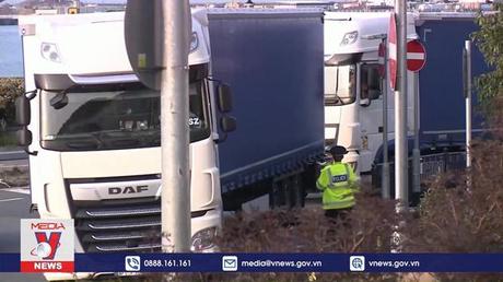 Ùn tắc giao thông nghiêm trọng tại biên giới Anh - Pháp