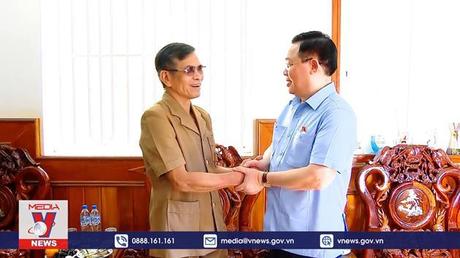 Chủ tịch Quốc hội dâng hương tại Khu lưu niệm cố Thủ tướng Phạm Văn Đồng