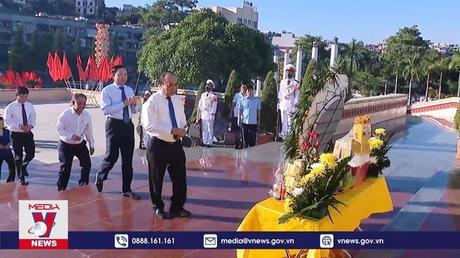 Chủ tịch nước dâng hương các Anh hùng liệt sỹ tại Quảng Ninh