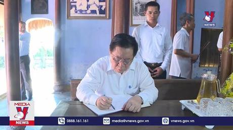 Trưởng Ban Tuyên giáo Trung ương dâng hương tại Thừa Thiên – Huế